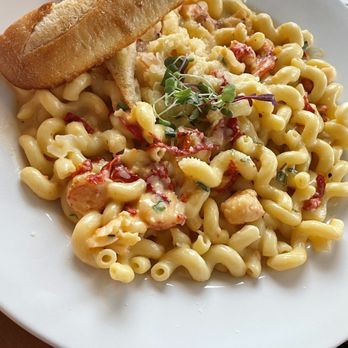 Buoys By The Bay - Lobster Mac-kinac w/ Rosemary Truffle Garlic Bread - Gastropubs Near Me - St. Ignace, Michigan Buoys By The Bay - Lobster Mac-kinac w/ Rosemary Truffle Garlic Bread - Gastropubs Near Me - St. Ignace, Michigan
