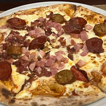 Bistro Six-One - Meat lovers pizza - Italian Near Me - Niagara-on-the-Lake, Ontario Bistro Six-One - Meat lovers pizza - Italian Near Me - Niagara-on-the-Lake, Ontario