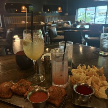 Twisted Tavern - Sangria, margarita, crab Rangoon, and brisket travs - Burgers Near Me - St Peters, Missouri Twisted Tavern - Sangria, margarita, crab Rangoon, and brisket travs - Burgers Near Me - St Peters, Missouri