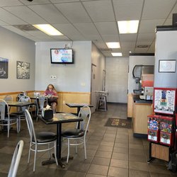 Larry's Giant Subs - Dining room