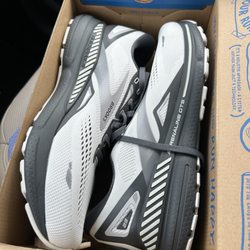 DICK'S Sporting Goods - My new footwear.