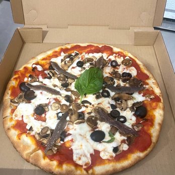 Aroma Italia - Anchovy Pizza Grande - Pizza Near Me - Honolulu, Hawaii