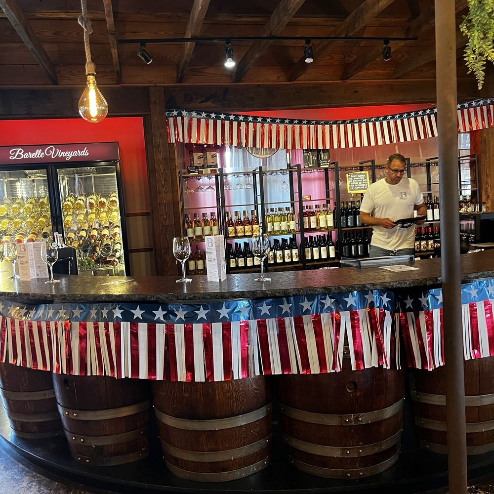 Barelle Vineyards - Wine Tasting Room Near Me - Fredericksburg, Texas