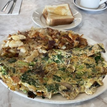 Bendix Diner - This gargantuan and gorgeous Veggie and Cheddar omelette with the best home fries ever! Chef Julio is amazing! - Diners Near Me - Hasbrouck Heights, New Jersey