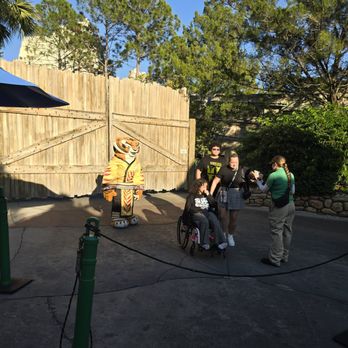 Universal Studios Florida - Panda meet & greet - Amusement Parks Near Me - Orlando, Florida Universal Studios Florida - Panda meet & greet - Amusement Parks Near Me - Orlando, Florida