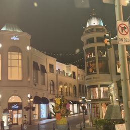 Steps away from shopping Steps away from shopping