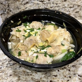 Mama Chow's Kitchen - Wonton Chicken noodles - Food Trucks Near Me - Portland, Oregon