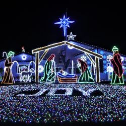 Kingman Christmas Lights House- The Prestons - Most amazing holiday lights that I have ever seen!