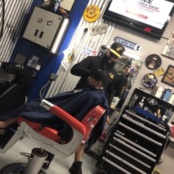 Barbers Edge - Tommy, working his magic - Barbers Near Me - Jupiter, Florida Barbers Edge - Tommy, working his magic - Barbers Near Me - Jupiter, Florida