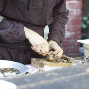 Union - Oyster artist at work - French Near Me - Toronto, Ontario Union - Oyster artist at work - French Near Me - Toronto, Ontario