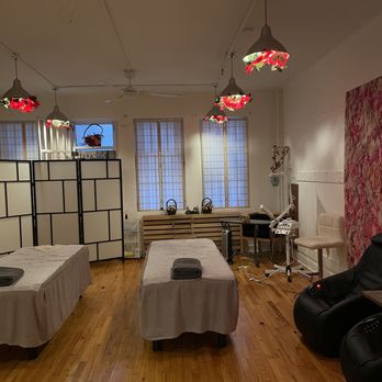 The Petal Rooms - Treat yourself and a companion to the best couples massage in New York City near Herald Square! - Day Spas Near Me - New York, New York The Petal Rooms - Treat yourself and a companion to the best couples massage in New York City near Herald Square! - Day Spas Near Me - New York, New York