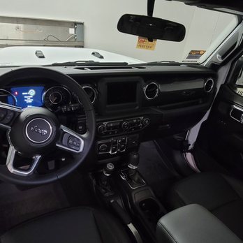 Van Nuys CDJR - Car Dealers Near Me - Van Nuys, California