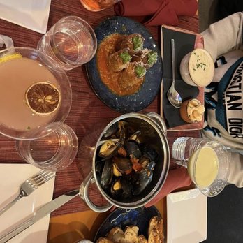 Murray’s Tavern - Chicken parm egg rolls mussels and clam chowder - Bars Near Me - Revere, Massachusetts Murray’s Tavern - Chicken parm egg rolls mussels and clam chowder - Bars Near Me - Revere, Massachusetts