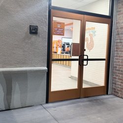 Popeyes Louisiana Kitchen - The time of the dining room room was closed before it's time. It's not their business. It needs to be open.