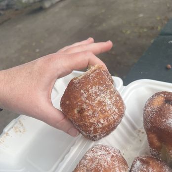 Leonard's Bakery - Bakeries Near Me - Honolulu, Hawaii