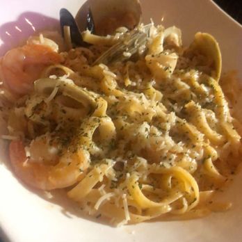 Punta Cana Bistro - FRUTTI DE Linguini Frutti di Mare en Salsa de Tomate Fresco - Dominican Near Me - Providence, Rhode Island