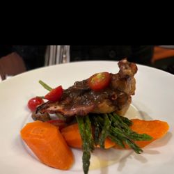 Pointe 49 Kitchen & Bar - Hunter Chicken