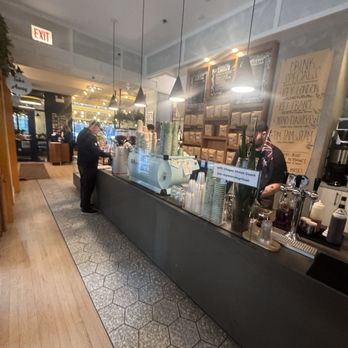 Chapel Street - Cafes Near Me - Chicago, Illinois