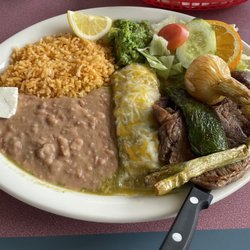 Mariscos El Tarasco - Bistec A La Tampiquena with enchilada