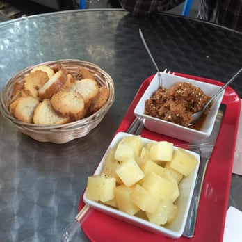 Jonny Aldana - Sun dried tomato pate' (vegan) and pecorino with olive oil. - Wine Bars Near Me - Barcelona, B Jonny Aldana - Sun dried tomato pate' (vegan) and pecorino with olive oil. - Wine Bars Near Me - Barcelona, B