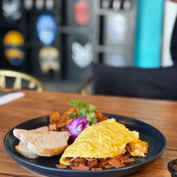 A Toda Madre Brunch - El chingon omelet - Breakfast & Brunch Near Me - Los Angeles, California A Toda Madre Brunch - El chingon omelet - Breakfast & Brunch Near Me - Los Angeles, California