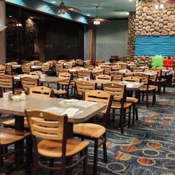 Riverside Buffet - Other side was empty.