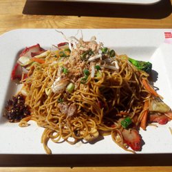 Hokka Hokka - Chow mein with BBQ pork