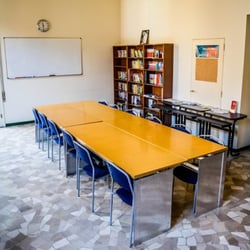 Madrelingua School of English - La biblioteca di Madrelingua dove i nostri studenti possono studiare
