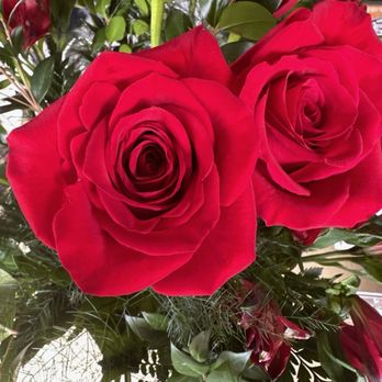 The Blooming Idea - Beautiful red roses - Florists Near Me - The Woodlands, Texas