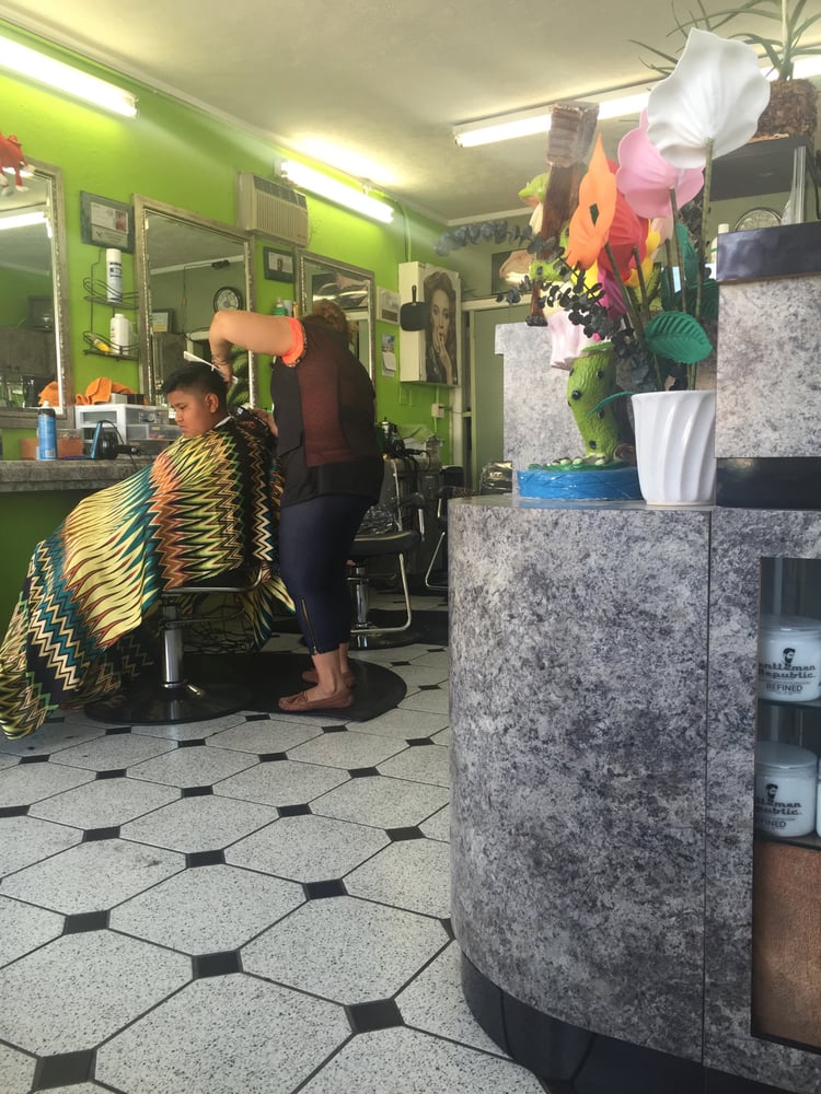 Carolina's Beauty Salon Logo