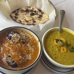 Bagara Baingan, Dal tadka, Wheat Roti