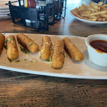 Moretti's Ristorante and Pizzeria - Mozzerella Sticks - Pizza Near Me - Wheeling, Illinois Moretti's Ristorante and Pizzeria - Mozzerella Sticks - Pizza Near Me - Wheeling, Illinois