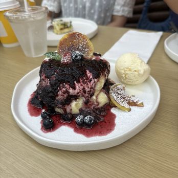 Fluffy Fluffy - Berry - Desserts Near Me - New York, New York
