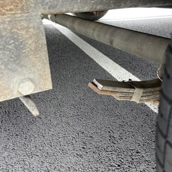 Big Trailer Rentals - Snapped leaf spring on passenger side rear tire. - Trailer Rental Near Me - Winchester, California Big Trailer Rentals - Snapped leaf spring on passenger side rear tire. - Trailer Rental Near Me - Winchester, California