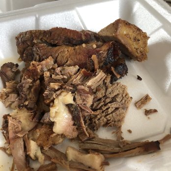 Oscar Williams Smokehouse - Brisket - Barbeque Near Me - Anderson, Indiana