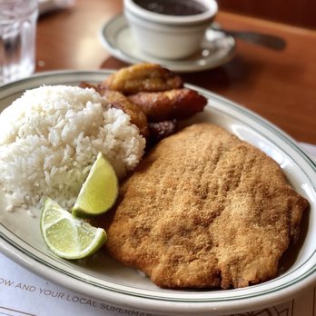 La Carreta - Biftec empanado con arroz blanco y frijoles - Cuban Near Me - Miami, Florida