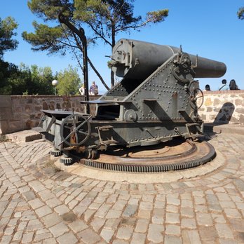 Castell de Montjuïc - Local Flavor Near Me - Barcelona, B Castell de Montjuïc - Local Flavor Near Me - Barcelona, B