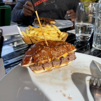 Nusr-Et Steakhouse - Saltbae burger - Steakhouses Near Me - Istanbul, 34