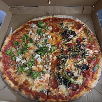 Georgios Pizza & Pasta - Pizza - X-Large 18" - Pizza Near Me - Rochester, Michigan