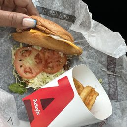 Kings Hawaiian Fish Deluxe Sandwich Kings Hawaiian Fish Deluxe Sandwich