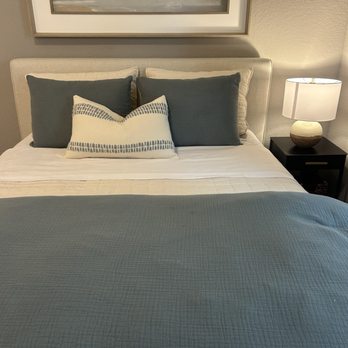 E&E Cleaners - Clean bedrooms and make bed - Home Cleaning Near Me - San Antonio, Texas
