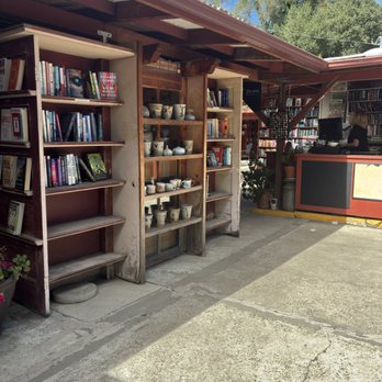 Bart's Books - Inside - Bookstores Near Me - Ojai, California