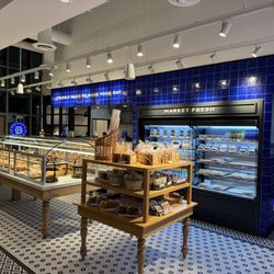 Paris Baguette - Inside