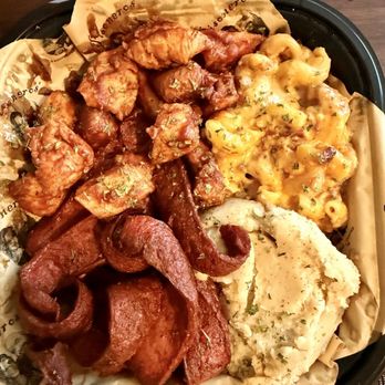 Pisoneros' - Sliced hot links, chicken bites, Mac n cheese, mashed potatoes - Barbeque Near Me - Tulsa, Oklahoma Pisoneros' - Sliced hot links, chicken bites, Mac n cheese, mashed potatoes - Barbeque Near Me - Tulsa, Oklahoma