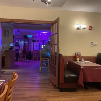 Parkview House Restaurant & Tavern - Restaurant into the bar - American Near Me - Wallkill, New York
