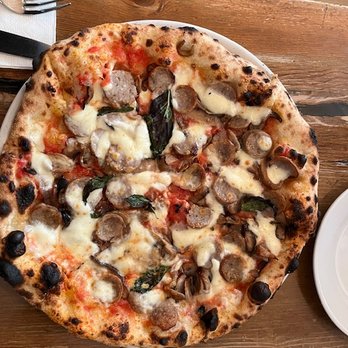 Dellarocco's Brick Oven Pizza - Salsiccia pizza - Pizza Near Me - Brooklyn, New York