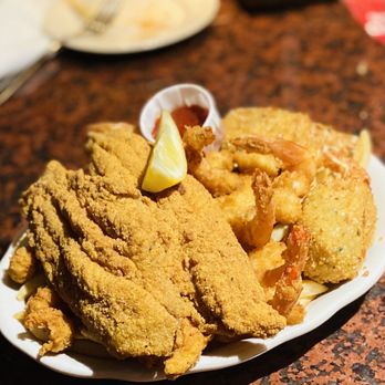 Pappadeaux Seafood Kitchen - Cat Seafood Platter - Cajun/Creole Near Me - Austin, Texas Pappadeaux Seafood Kitchen - Cat Seafood Platter - Cajun/Creole Near Me - Austin, Texas