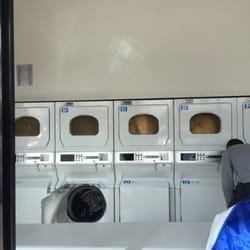 Estrella Lavandería y Tintorería 24 horas - Modernas instalaciones en Lavandería Estrella