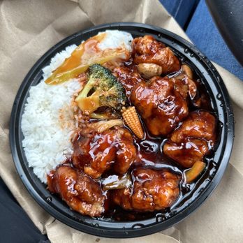 Hong Kong Chinese Restaurant - General Tso's Lunch Special - Chinese Near Me - Burlington, North Carolina Hong Kong Chinese Restaurant - General Tso's Lunch Special - Chinese Near Me - Burlington, North Carolina