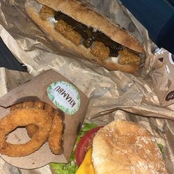 Khambú - Burguer khambu (soy burger), aros de cebolla (onion rings), patatas baston (fries), bocata rustico (chicken & pepper sandwich)